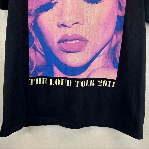 Rihanna The Loud Tour 2011 concert t-shirt. Gildan Heavy Cotton Black T-Shirt - Picture 5 of 9